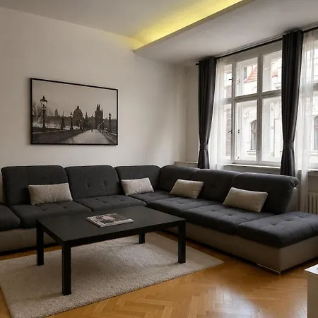 Grand Loft Old Town شقة براغ