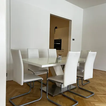 Grand Loft Old Town شقة براغ